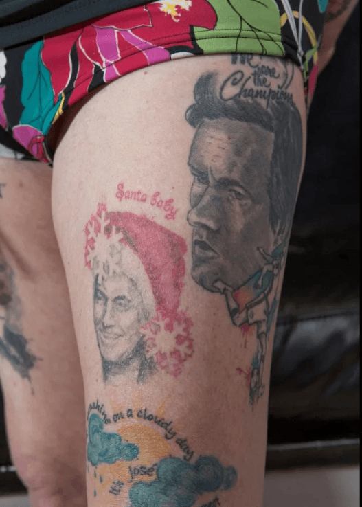 La mayor fanática de José Mourinho se luce mostrando parte de sus 38 tatuajes en honor al entrenador del Tottenham.