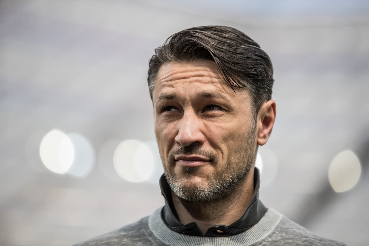 El entrenador Niko Kovac formó con Hradecky, Da Costa, Abraham, Falette, Willems, Hasebe, Fernandes, De Guzman, Wolf, Boateng y Fabian.