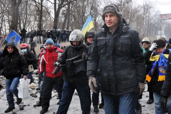 En enero el gobierno lanzó una ley para restringir los derechos de asociación, expresión y reuniones, lo que alteró aún más a la oposición. Vitali Klitschko, líder del partido opositor UDAR se ha lanzado a la calle para encabezar las protestas.