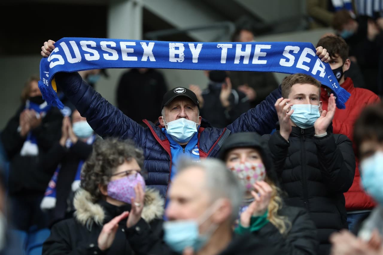¡Qué remontada! Tras ir perdiendo 0-2 ante el Manchester City, Brighton and Hove Albion hizo lo que nunca había hecho y derrotó a los de Pep Guardiola 3-2 en la penúltima fecha de la Premier League. Gundogan y Phil Foden le daban la victoria parcial a los 'cityzens', pero Trossard, Webster y Burn le dieron la alegría más grande al equipo local.