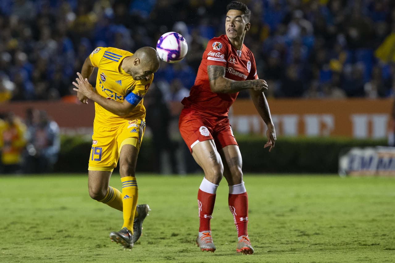 Canelo (49’) salió expulsado y dejó a los visitantes en desventaja. Salcedo (83’) anotó el solitario gol.