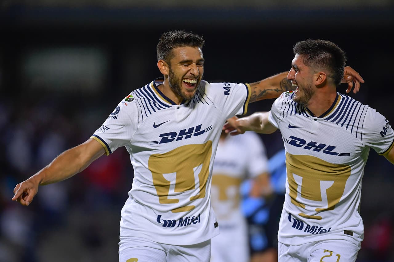 Pumas derrotó a Querétaro en la Jornada 13 y volvió a sumar puntos después de 10 fechas en el Apertura 2022. Eduardo Salvio y Juan Dinenno (con doblete) anotaron por parte de los universitarios, mientras que Ángel Sepúlveda descontó para los Gallos.