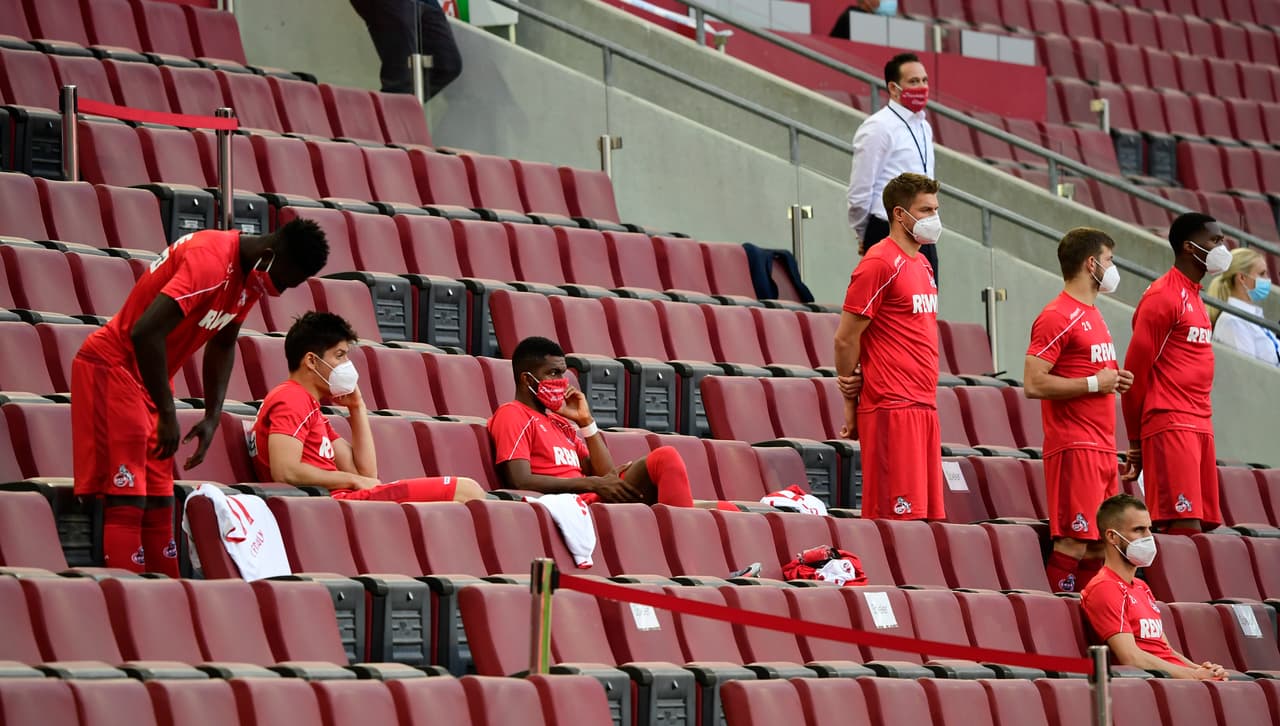 Los jugadores de Colonia estaban ansiosos por festejar con sus comapñeros.