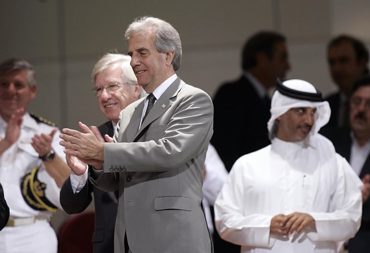 Tabaré Vázquez, presidente de Uruguay, es fanático del Club Atlético Progreso de la segunda división de su país y que dirigió su abuelo de 1914 a 1917. Incluso él fue directivo del club.