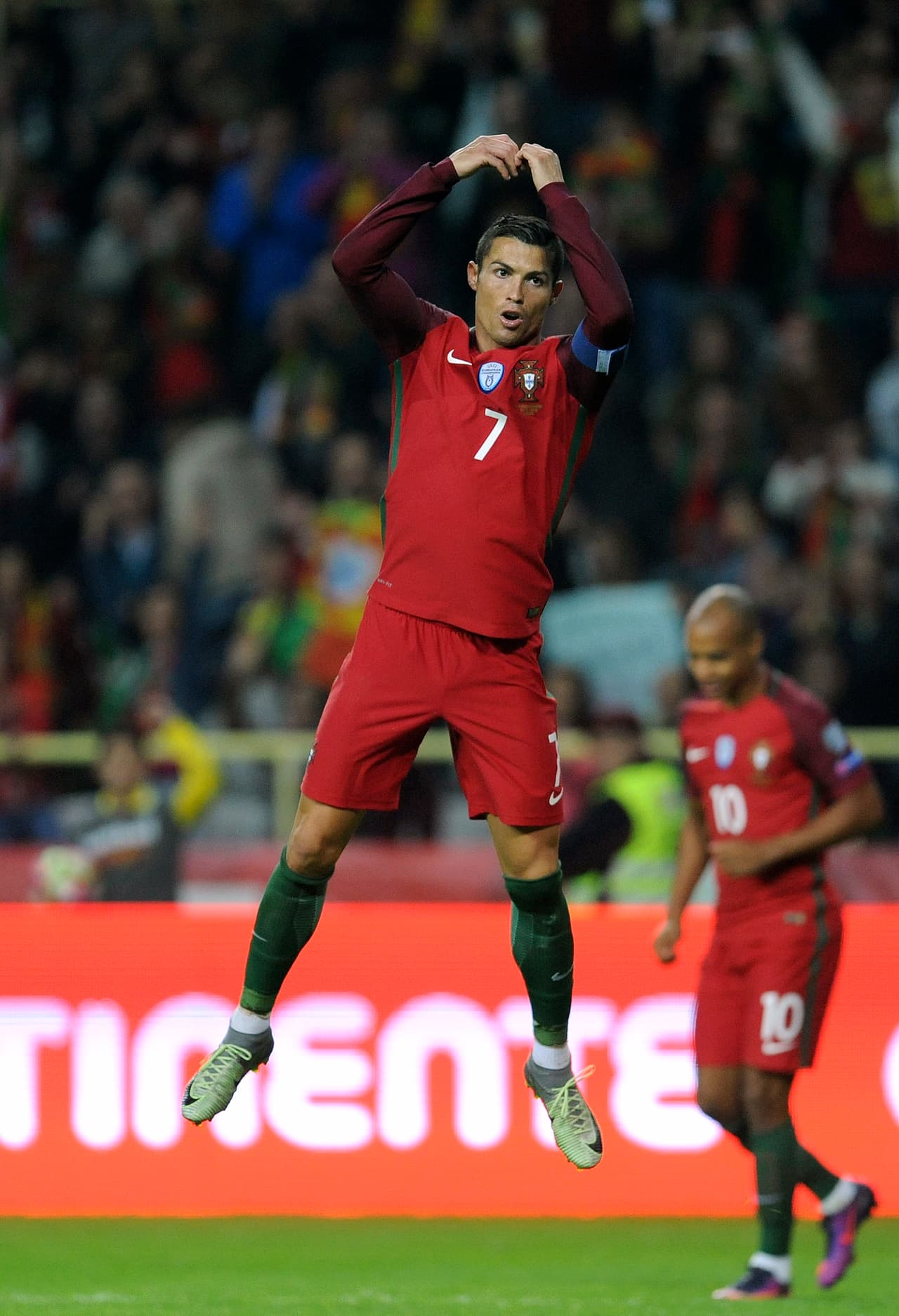 Cristiano Ronaldo se reportó con cuatro goles en la paliza 6-0 contra la débil Andorra, en el grupo B que por ahora es tercero detrás del líder Suiza (seis puntos) e Islas Faroe (cuatro puntos). Los lusos apenas llevan tres puntos en dos juegos.