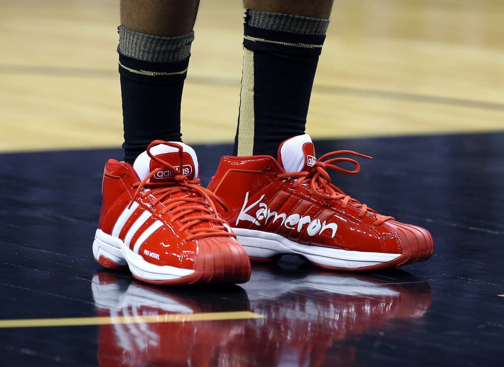 Los jugadores de la NBA juegan con tenis que han marcado una tendencia en la moda, disfruta los diseños más llamativos.