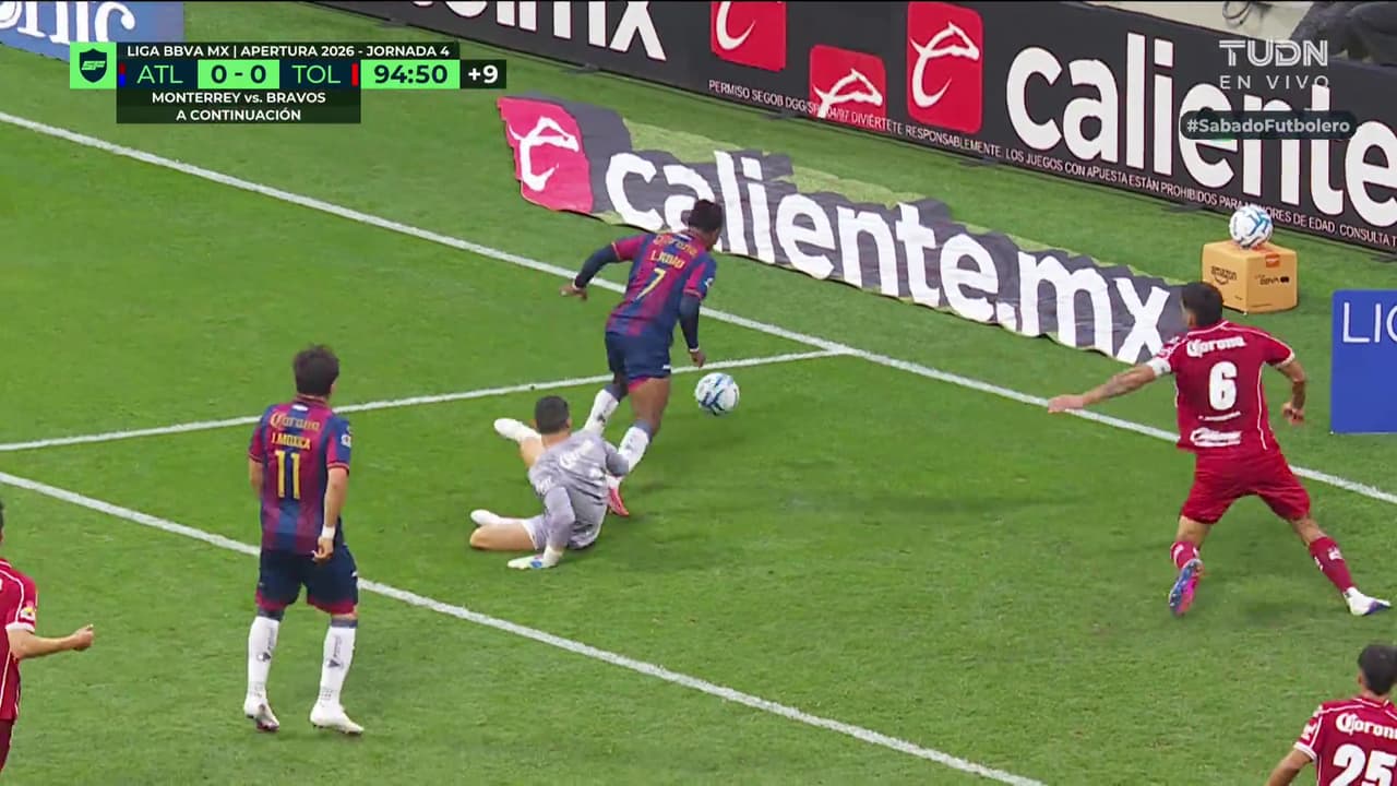 ¡Ahora es Hugo González! Atlante casi marca en el final del partido