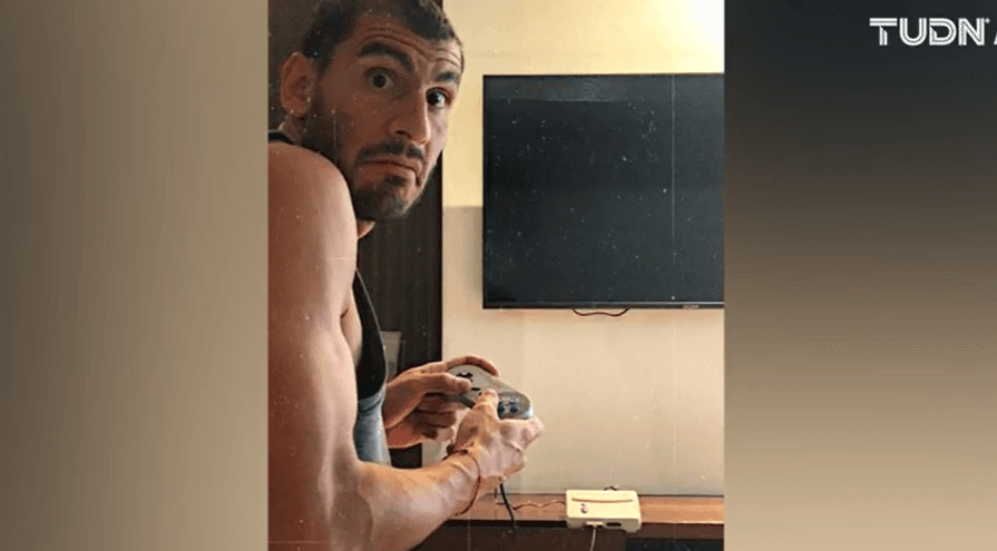 Ayúdenle a Nahuel Guzmán a no regarla en la eLigaMX