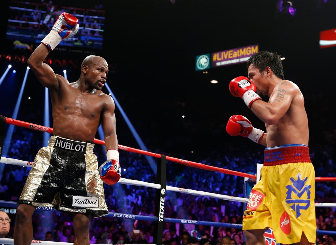 Mayweather Jr. dominó la contienda y se llevó el triunfo por decisión unánime. La polémica vino después, cuando Pacquiao dijo que se había lastimado el hombro derecho. En la contienda se recaudó cerca de 500 millones de dólares, Floyd se llevó cerca de 180 millones, mientras que Pacquiao 120. Se rompió el récord de pago por evento con 4.4 millones de casas vendidas.