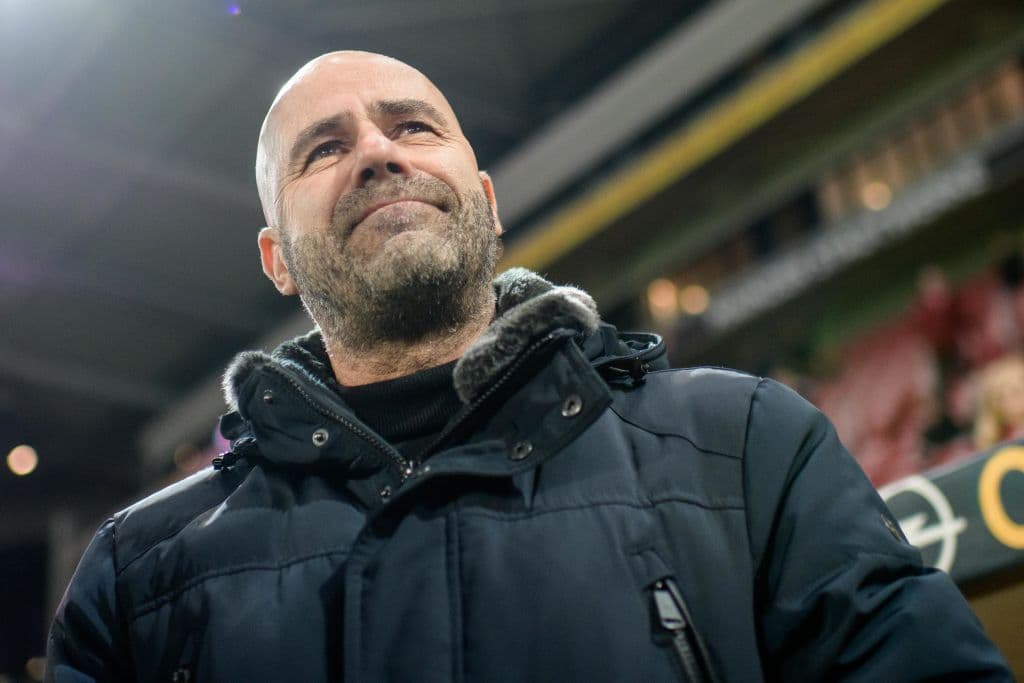 Satisfacción en el técnico holandés del Bayer Leverkusen Peter Bosz al llegar a 33 puntos, ubicándose quinto de forma provisional.