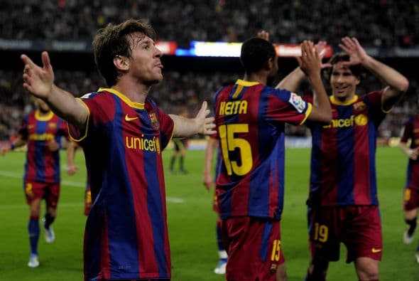 Primero con un penalti, y después aprovechando una desatención de la zaga rival, Messi marcó dos tantos y lideró el triunfo 'culé'.