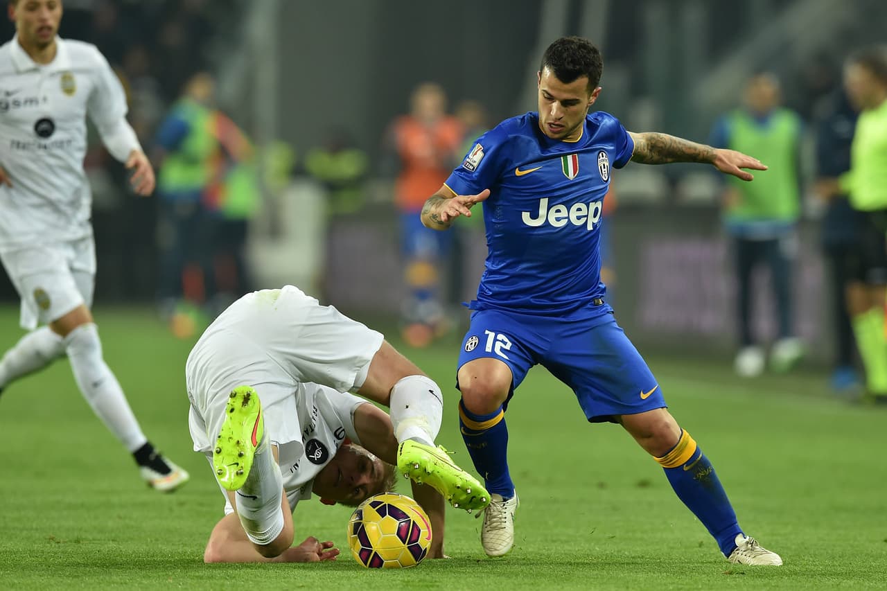 El crack volvió en 2012, con 25 años, a Juventus, donde obtuvo dos títulos de Serie A y dos Supercopas de Italia. Del equipo se despidió con 28 años en 2015, a mitad de temporada.