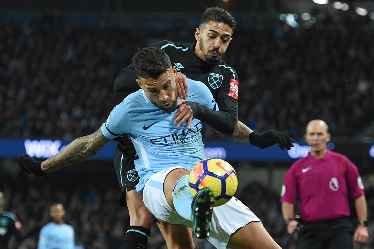 A pesar de que durante el primer tiempo el local tuvo un 76 por ciento el dominio del balón, los visitantes supieron controlar las arremetidas.