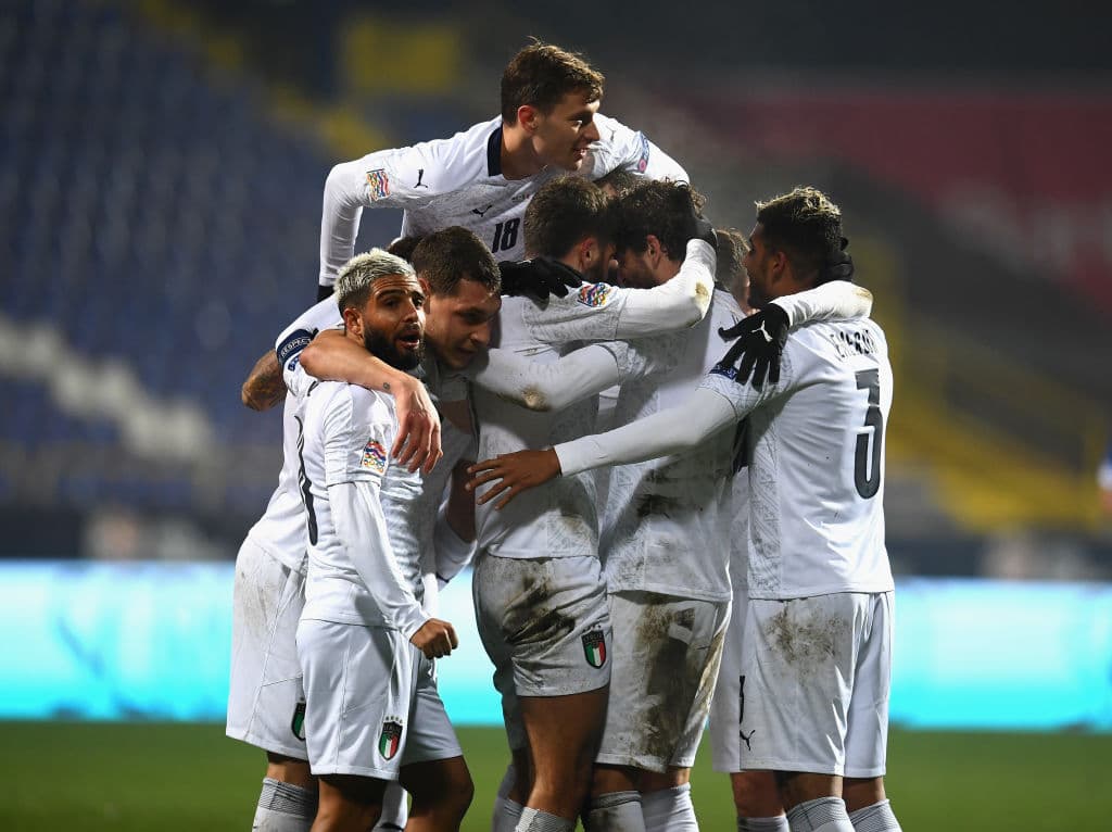 Italia vence a domicilio a Bosnia 2-0 y firma su boleto para el Final Four de la UEFA Nations League. Andrea Belotti y Domenico Berardi le dieron el triunfo a la escuadra 'azurra' en esta última jornada calificatoria.