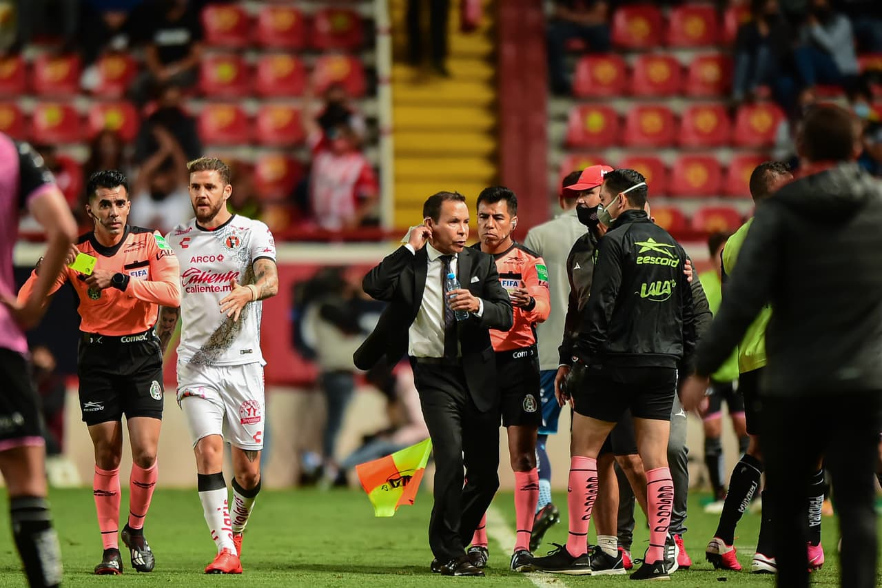 Ian González (4’) abrió el marcador muy temprano en el partido. Malagón se vistió de héroe y atajó un penal para impedir el empate. En la recta final, Arce (81’) metió el tanto de la victoria. Necaxa visitará a Querétaro y Tijuana visitará a Toluca en la J15.