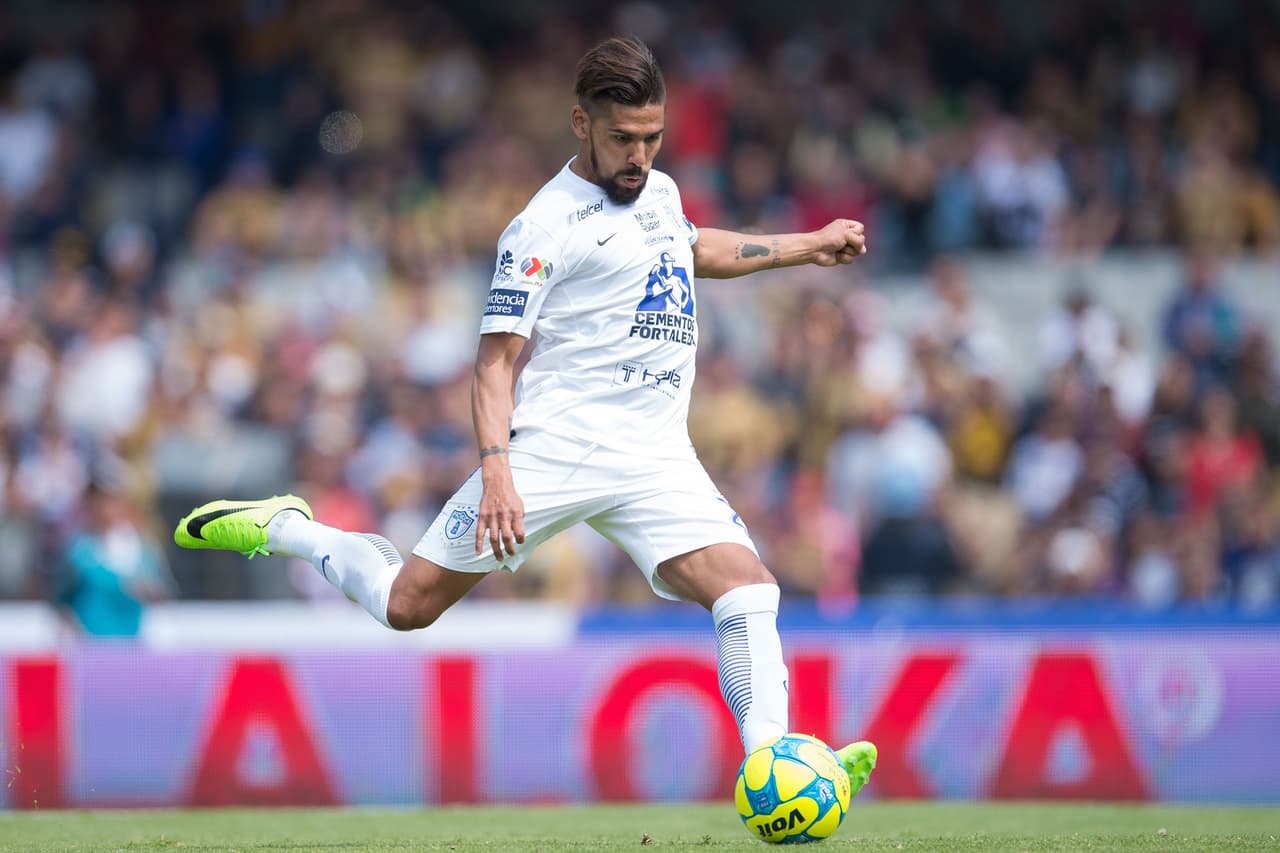 Franco Jara no está teniendo su mejor torneo con Pachuca. Primero fue expulsado por fingir un penal contra León y
<a href="http://www.univision.com/deportes/futbol/liga-mx/ismael-sosa-le-saca-pintura-al-poste-y-casi-abre-el-marcador-video" target="_blank">ahora falló uno de un modo inverosímil ante Pumas</a>. En sus botines se escurrieron los tres puntos hidalguenses en Ciudad Universitaria.