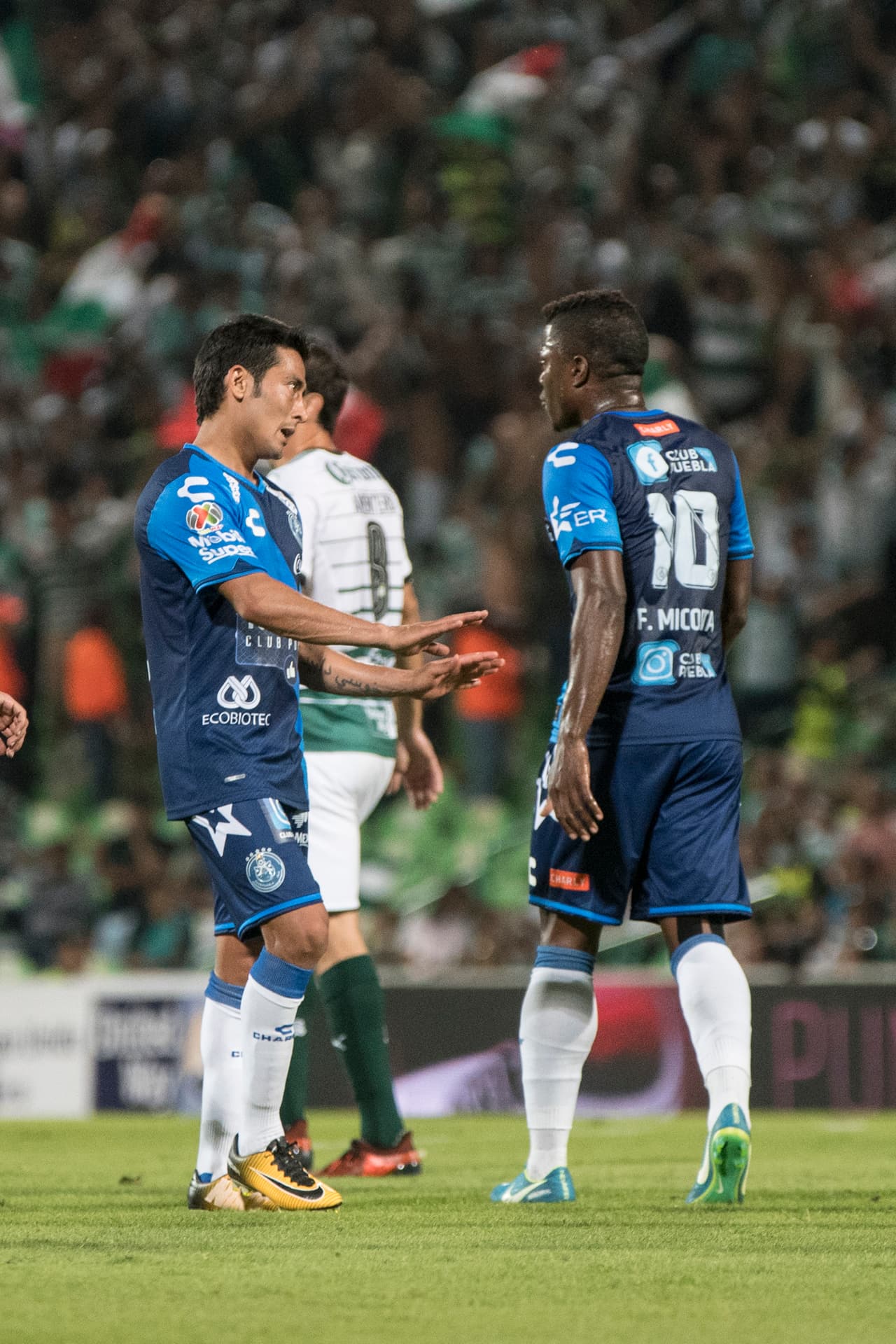 El juego tuvo pocas llegadas en ataque, los equipos optaron por no arriesgar para evitar la derrota.