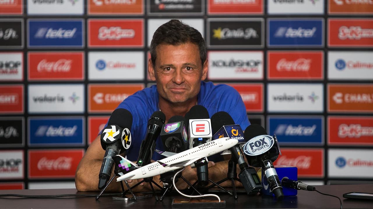 Diego Cocca anunció que llegarán uno o dos futbolistas más