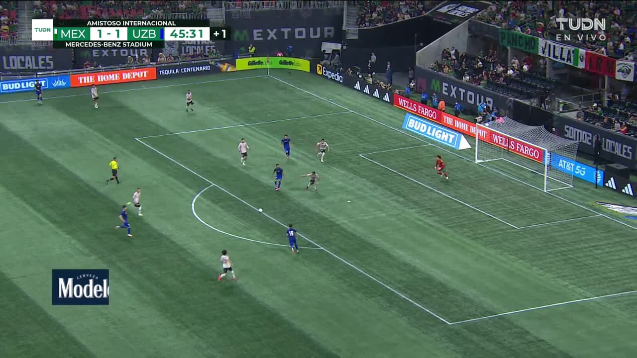 ¡GOL!  anota para Uzbekistán. Azizbek Turgunboyev