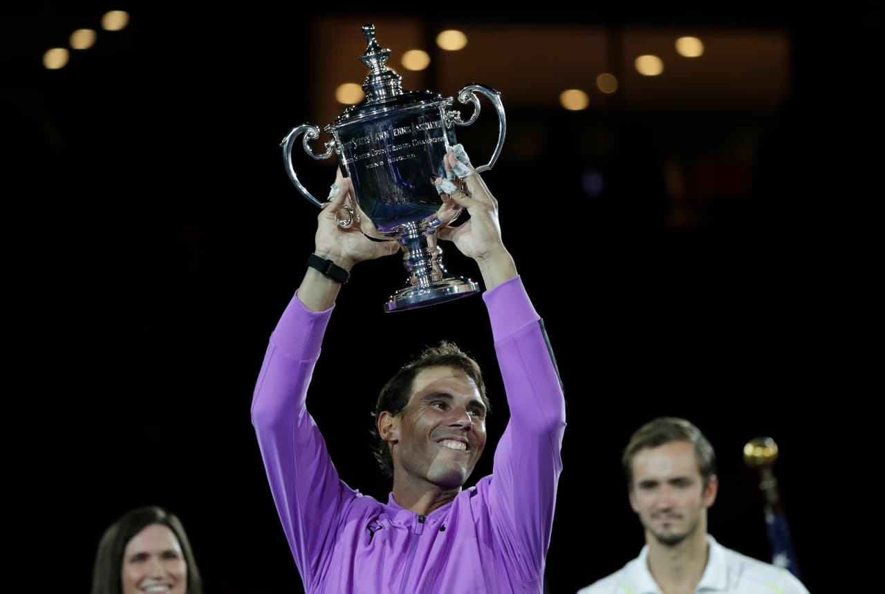 Rafael Nadal captura título 19 de Grand Slam, respira en la nuca de Federer