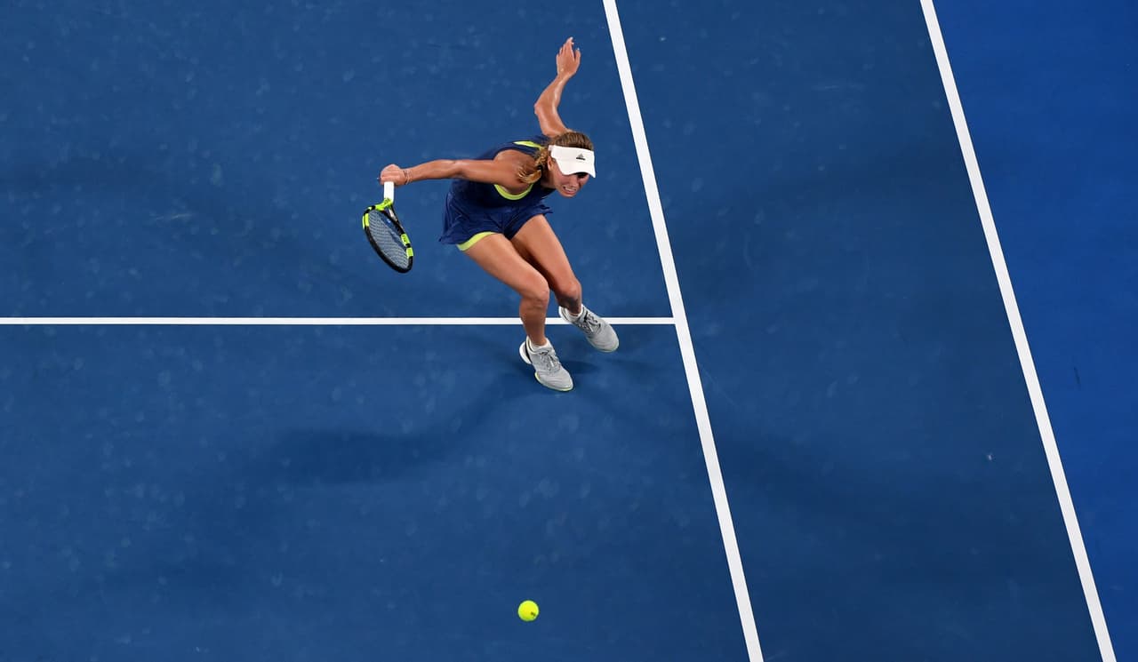 Wozniacki, que también tuvo que ser atendida en pista por un problema en la rodilla izquierda, sucede en el palmarés del torneo a la estadounidense Serena Williams.