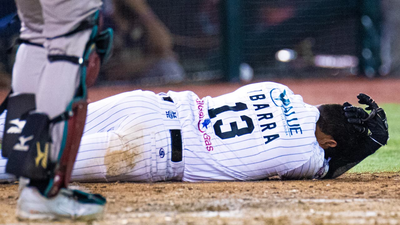 Christian Ibarra recibe tremendo pelotazo en la cara por parte del pitcher Kender Villegas