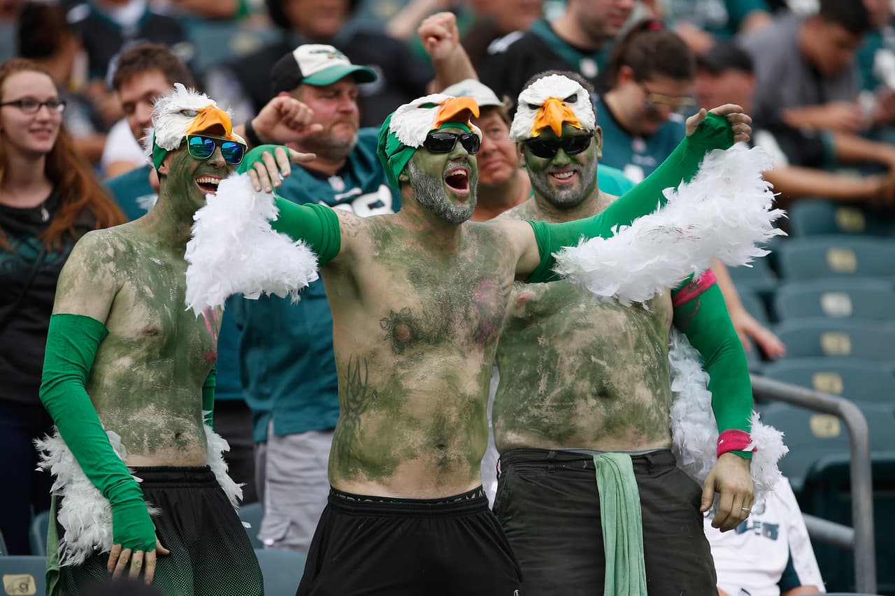 El vuelo de Eagles desde la tribuna fue el síntoma perfecto de confianza para que el equipo de Filadelfia se impusiera 30-7 contra Cardinals. El ave más fuerte dominó.