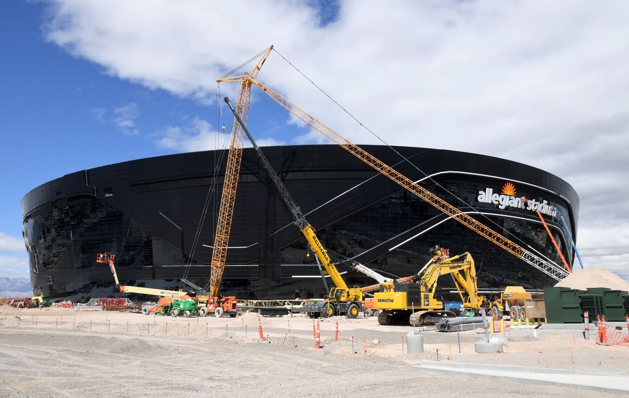 Estadio de Raiders en construcción.