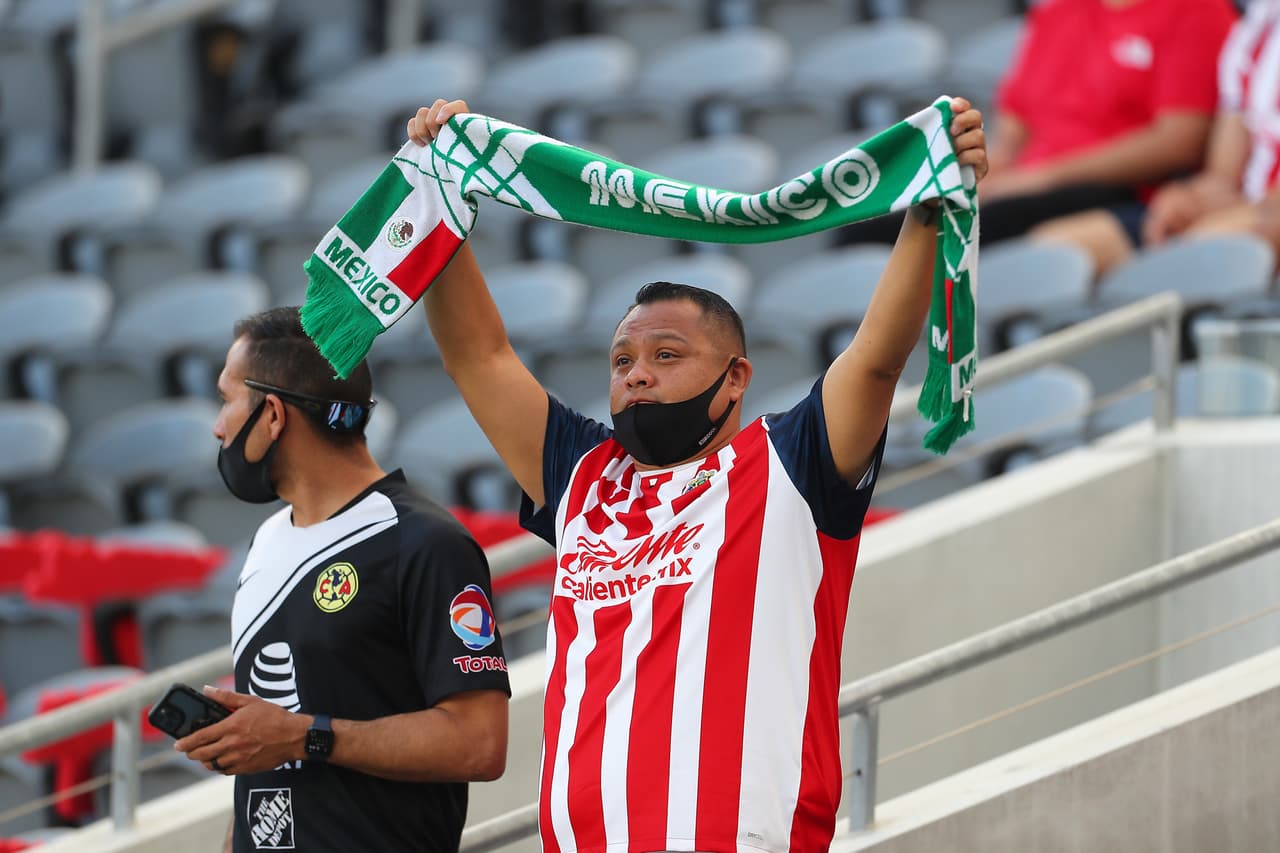 Con máscaras y emoción, llegan los aficionados al Bank of California Stadium para difrutar de la batalla de titanes entre las estrellas de la MLS y de la Liga MX.