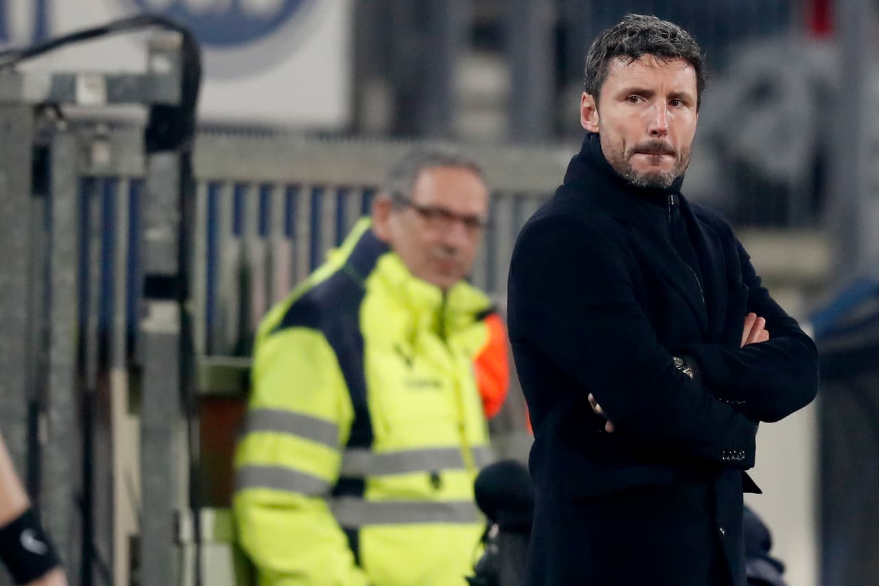 Van Bommel: “Lozano salió porque no hizo lo que le pedimos”