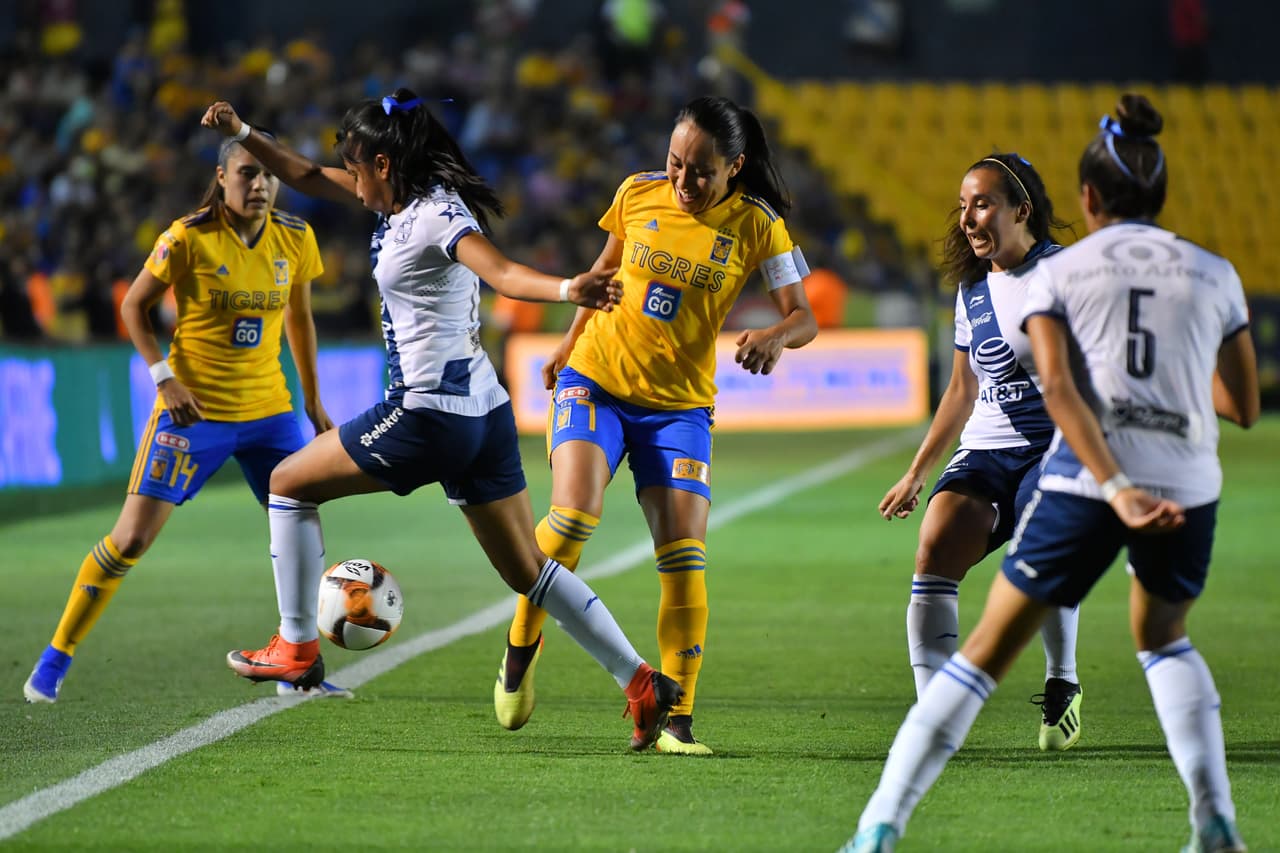 Salvo ligeros momentos, el Puebla no daba sensaciones de peligro con el balón en su poder.