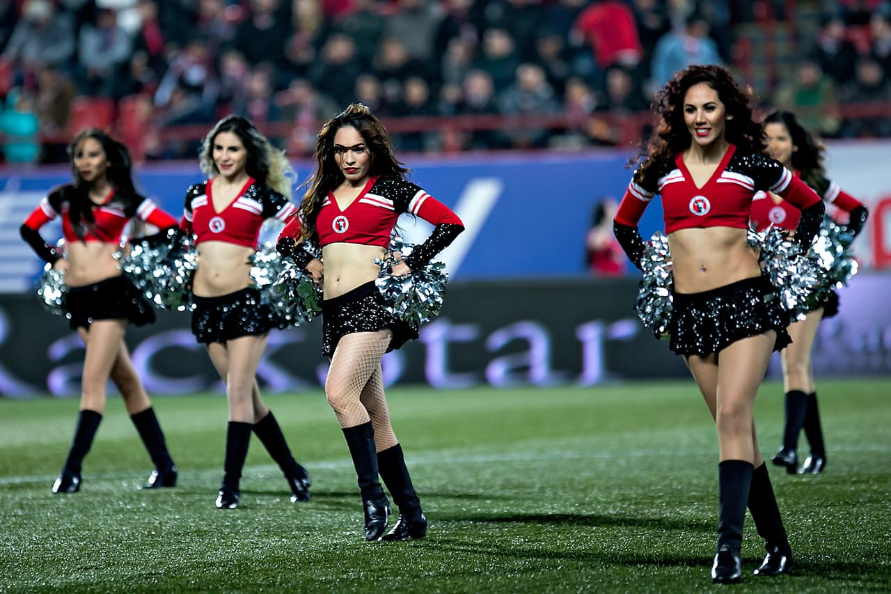 La belleza de las porristas en la fecha 1