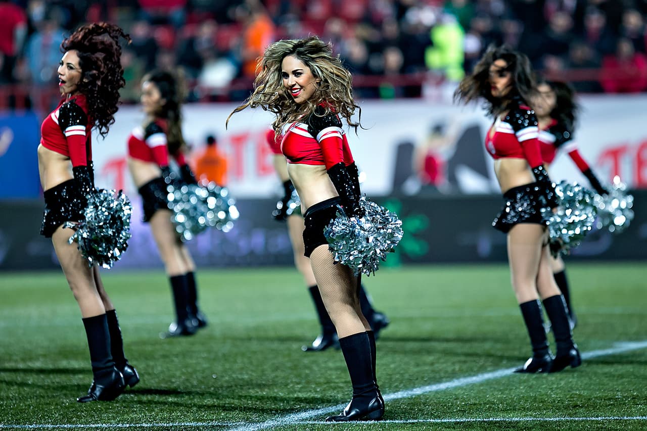 La belleza de las porristas en la fecha 1