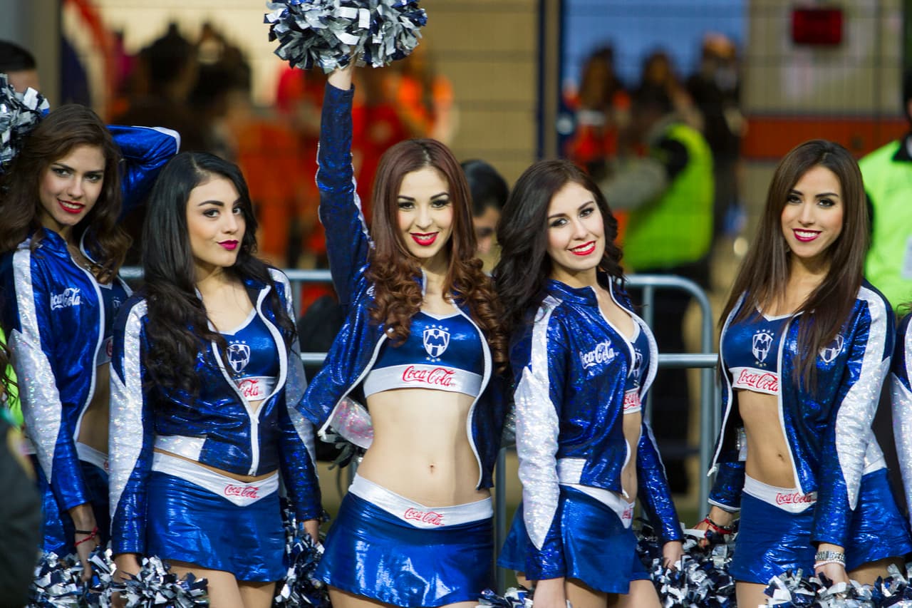 La belleza de las porristas en la fecha 1