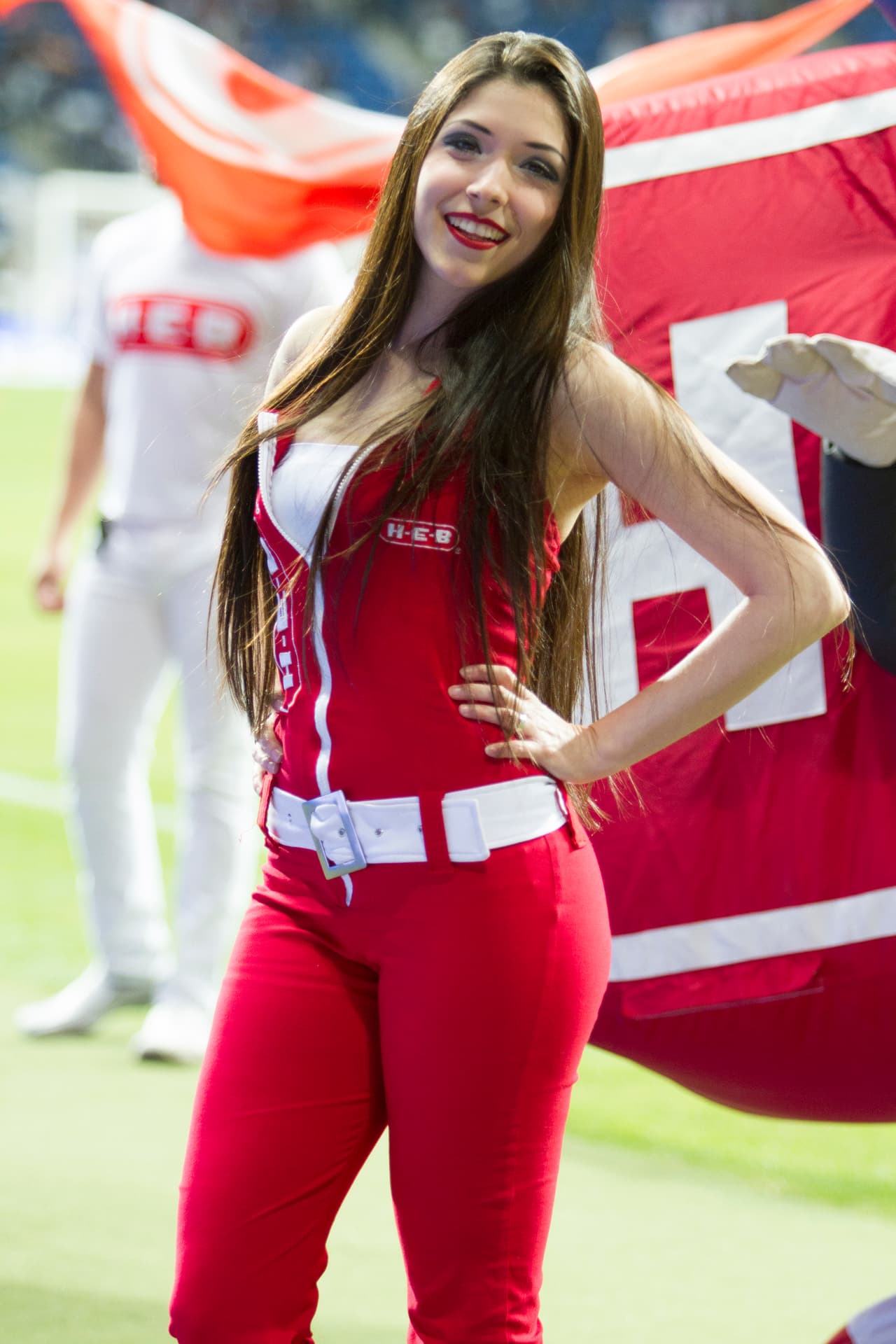 La belleza de las porristas en la fecha 1