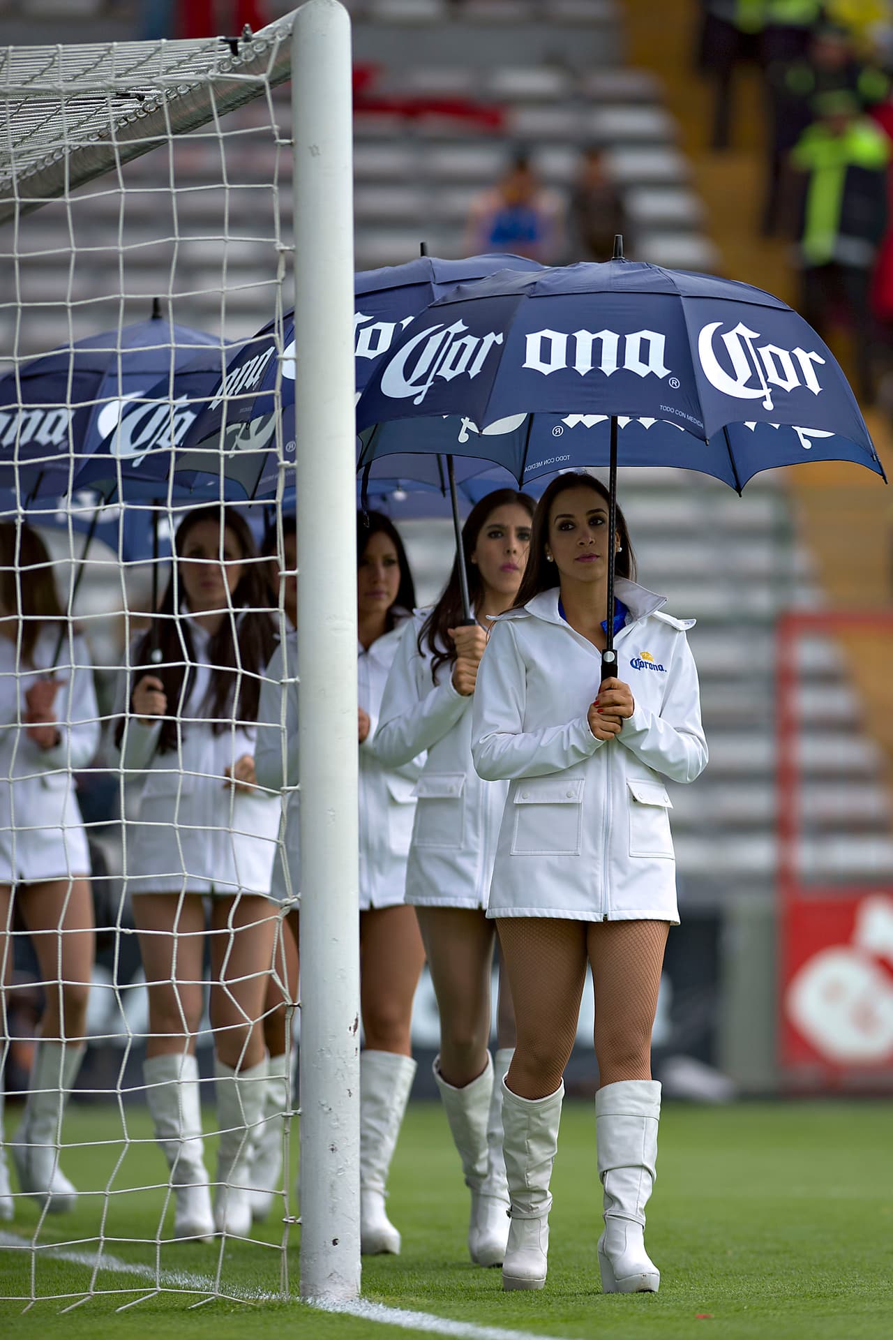 La belleza de las porristas en la fecha 1
