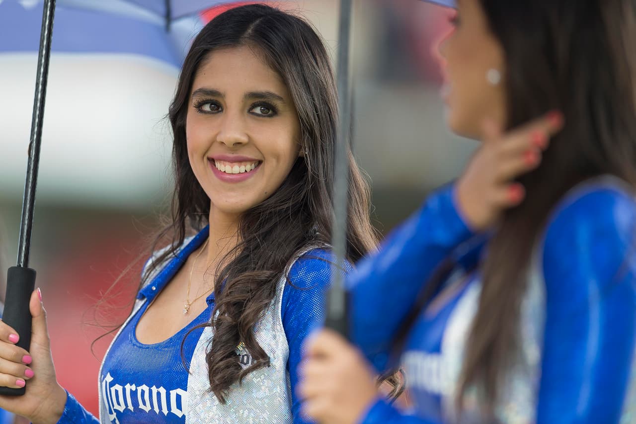 La belleza de las porristas en la fecha 1