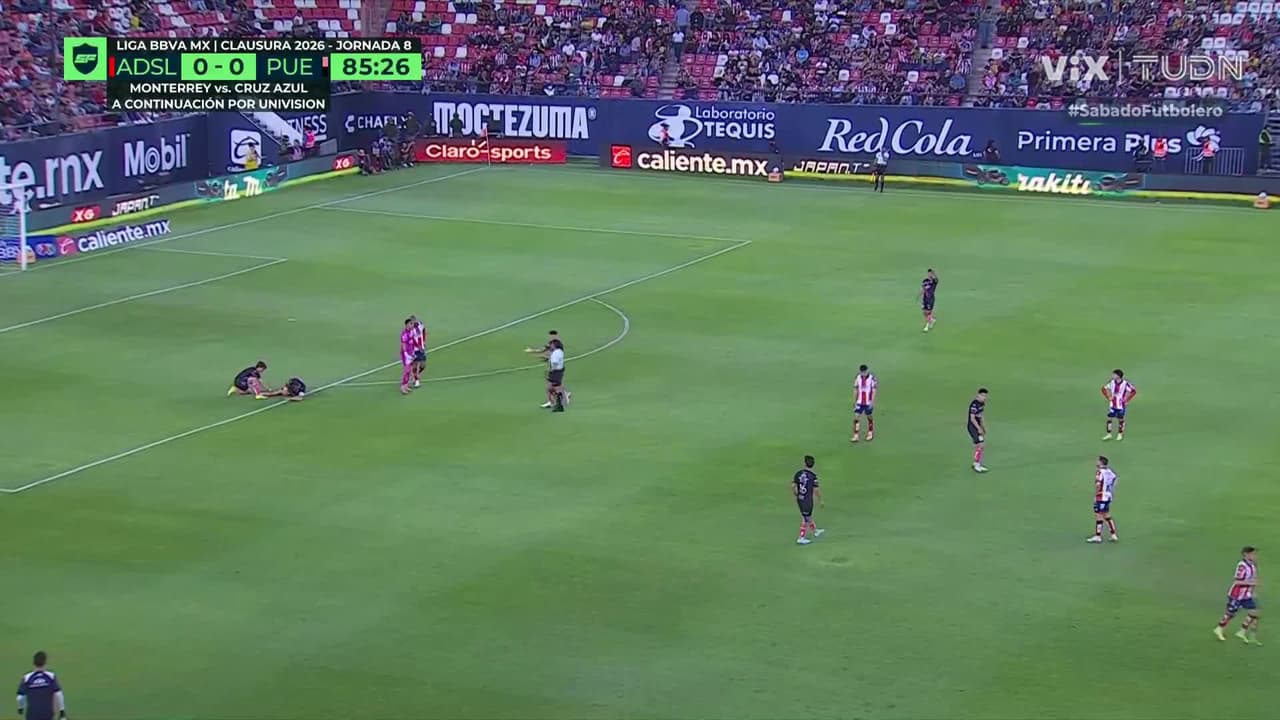 ¡Epaaaaa! Falta de Joao Pedro sobre Nico Díaz al pelear el balón en el área