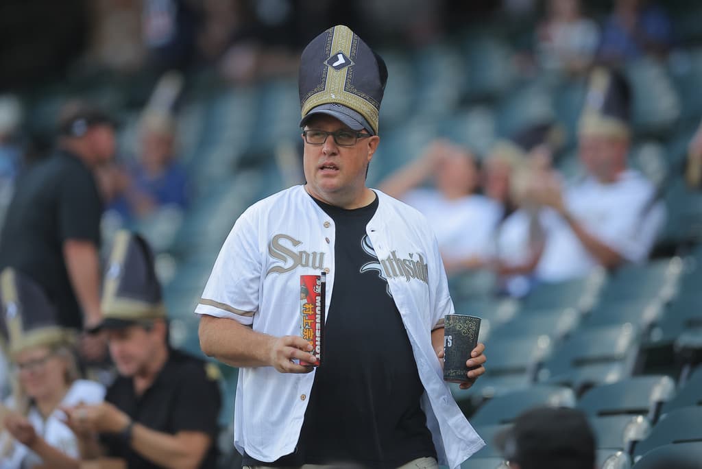 Mitras como las del Papa durante el juego de los Chicago White Sox: las nuevas formas de atraer a los aficionados 