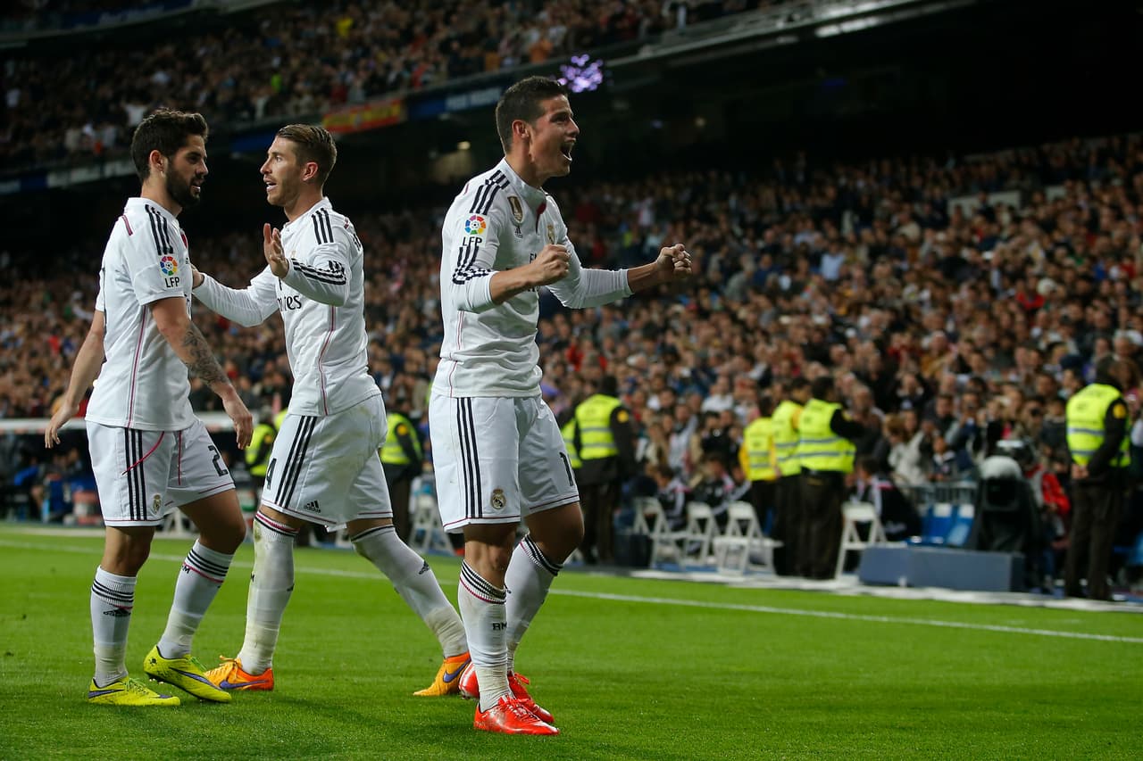 Aunque si se armamento hablamos lo mejor con lo que cuenta el Real Madrid para cambiar el partido está entre Isco Alarcón y James Rodríguez. Ambos han vivido semanas de irregularidad y polémicas por su baja de nivel pero su calidad es indiscutible. El mediocampista malagueño tiene una visión de juego impresionante y una técnica depurada mientras que el colombiano es todo un fenómeno cuando se lo propone como lo demostró ahora con su selección.