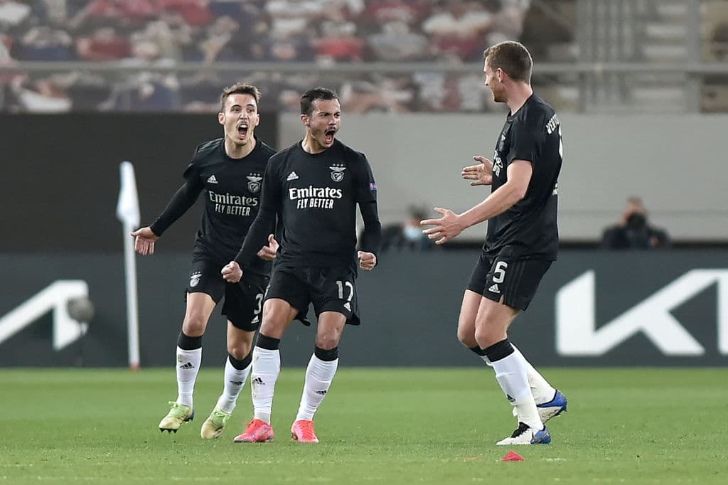 Aubameyang (21’) abrió el marcador para poner al frente a los de Arteta. Gonçalves (43’) emparejó los cartones y Silva (61’) daba vuelta al marcador. A los 67’ apareció Tierney para regresar la paridad. Hacia el final del cotejo, Aubameyang (87’) marcó el gol del pase a la siguiente ronda.