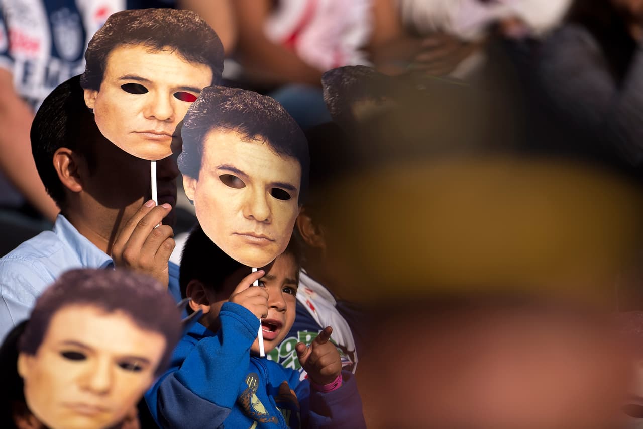 Action photo during the match Pachuca vs Guadalajara, Corresponding 14th Round of the Tournament Clausura 2017, at Hidalgo Stadium. Foto de accion durante el partido Pachuca vs Guadalajara, Correspondiente a la Jornada 14 del Torneo Clausura 2017, en el Estadio Hidalgo, en la foto: Detalle Mascara Jose Jose 15/04/2017/MEXSPORT/Osvaldo Aguilar