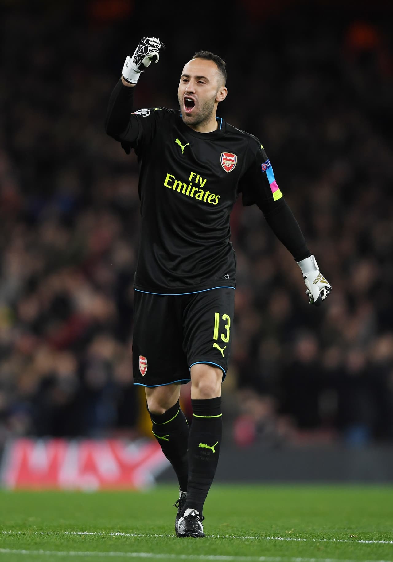 Cuando el juego iba 1-0 a favor de Arsenal, el arquero colombiano David Ospina se encargó de mantener la ventaja con espectaculares intervenciones, que lo mantienen vigente.