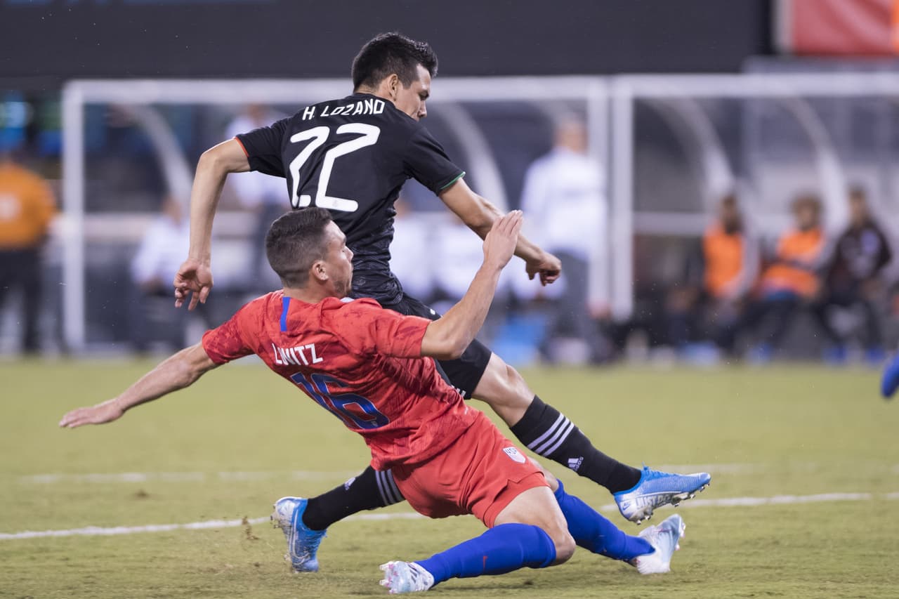 Con goles de Chicharito Hernández, Érick Gutiérrez y Uriel Antuna, México vence 3-0 al equipo de las barras y las estrellas; Orozco atajó un penal.
