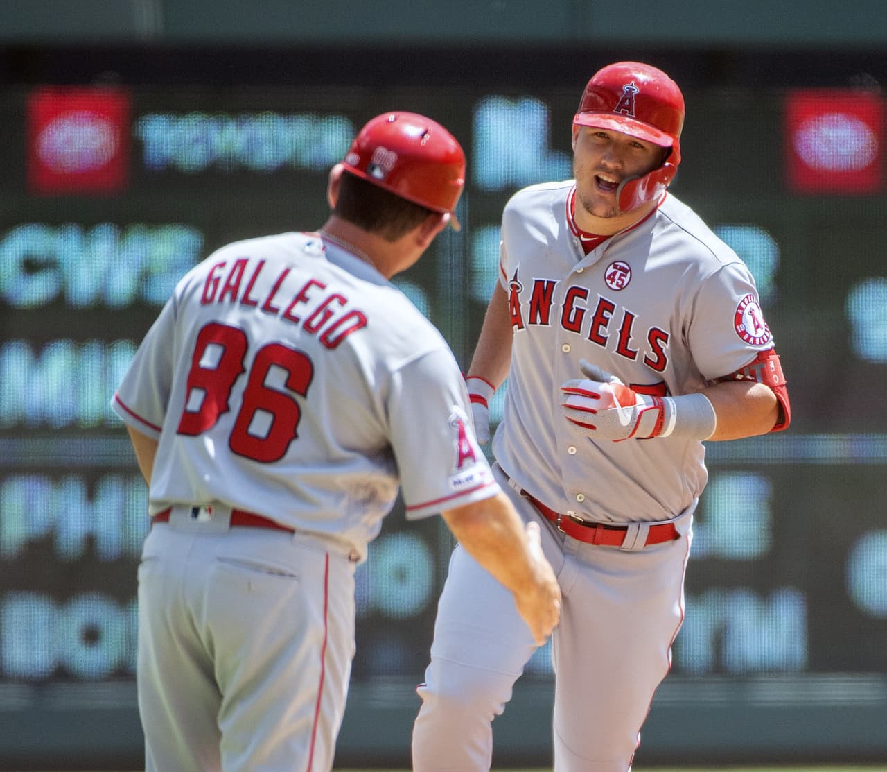 ¡Mike Trout suma 42 jonrones en el año!