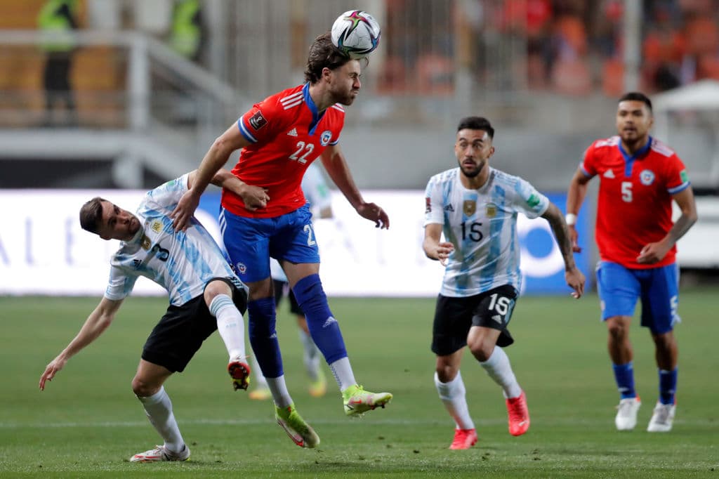 Las visitas salen victoriosas en la CONMEBOL, Uruguay logró imponerse 0-1 a Paraguay y Argentina venció 1-2 a Chile.