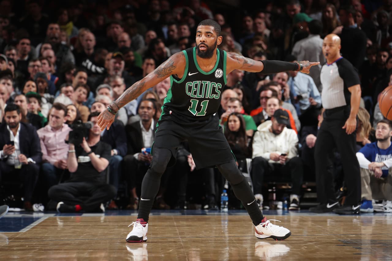 Kyrie Irving brilló para la visita en la noche del viernes con 23 puntos, 10 rebotes y seis asistencias, aunque estuvo apoyado de cerca por Marcus Morriso quien puntuó 18.