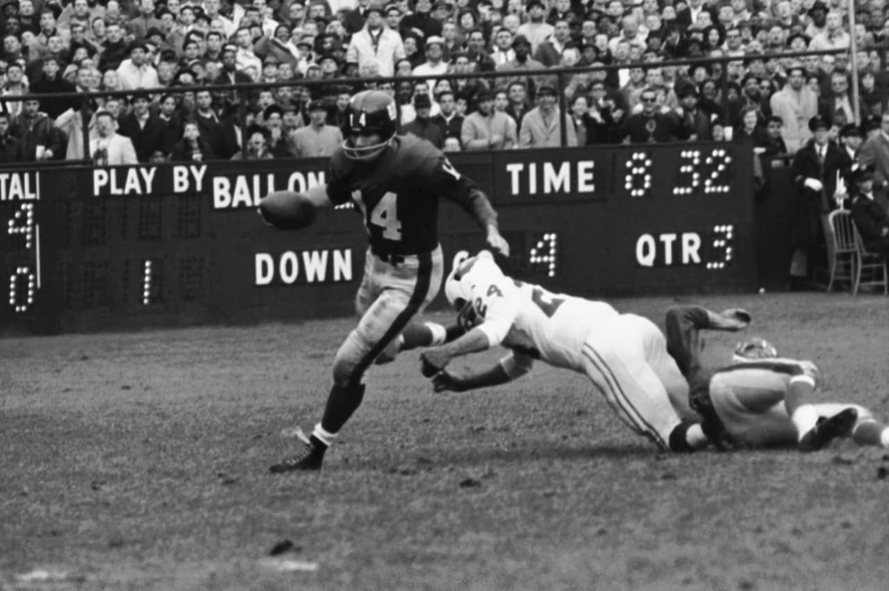 4. 1962 Y.A. Tittle / New York Giants. NY Giants 49 - 34 Washington Redskins