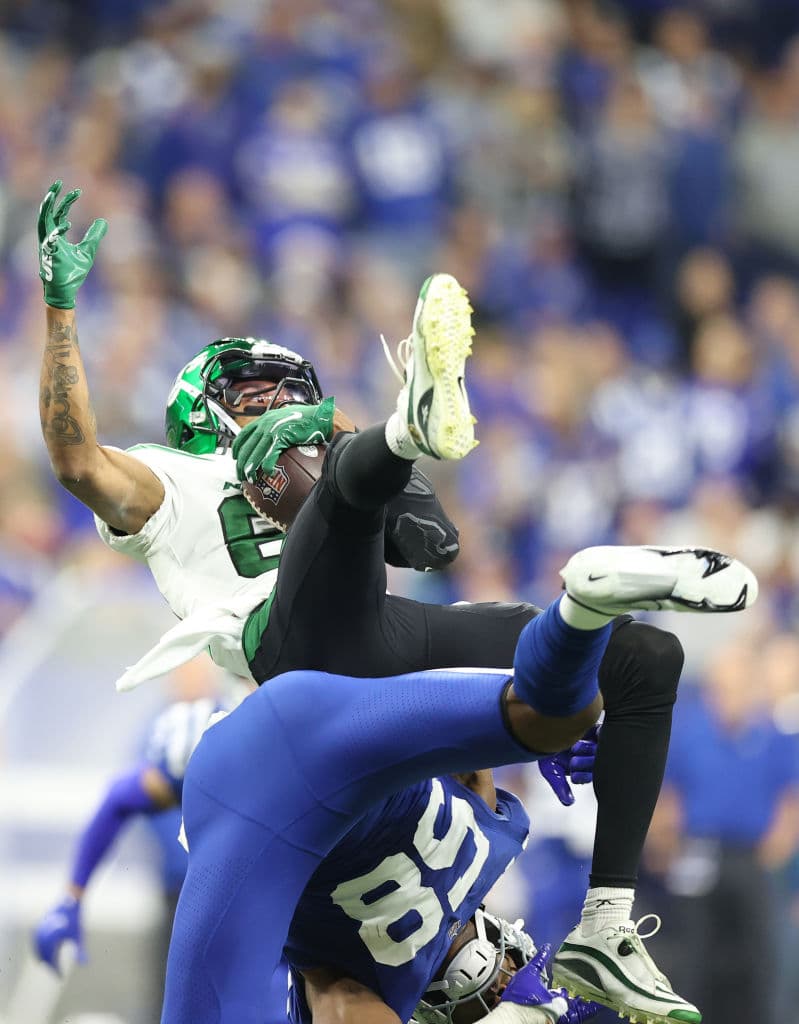 Jonathan Taylor destruye a la defensa de los New York Jets con 172 yardas terrestres y dos TD's en la victoria 30-45 sobre los neoyorkinos.