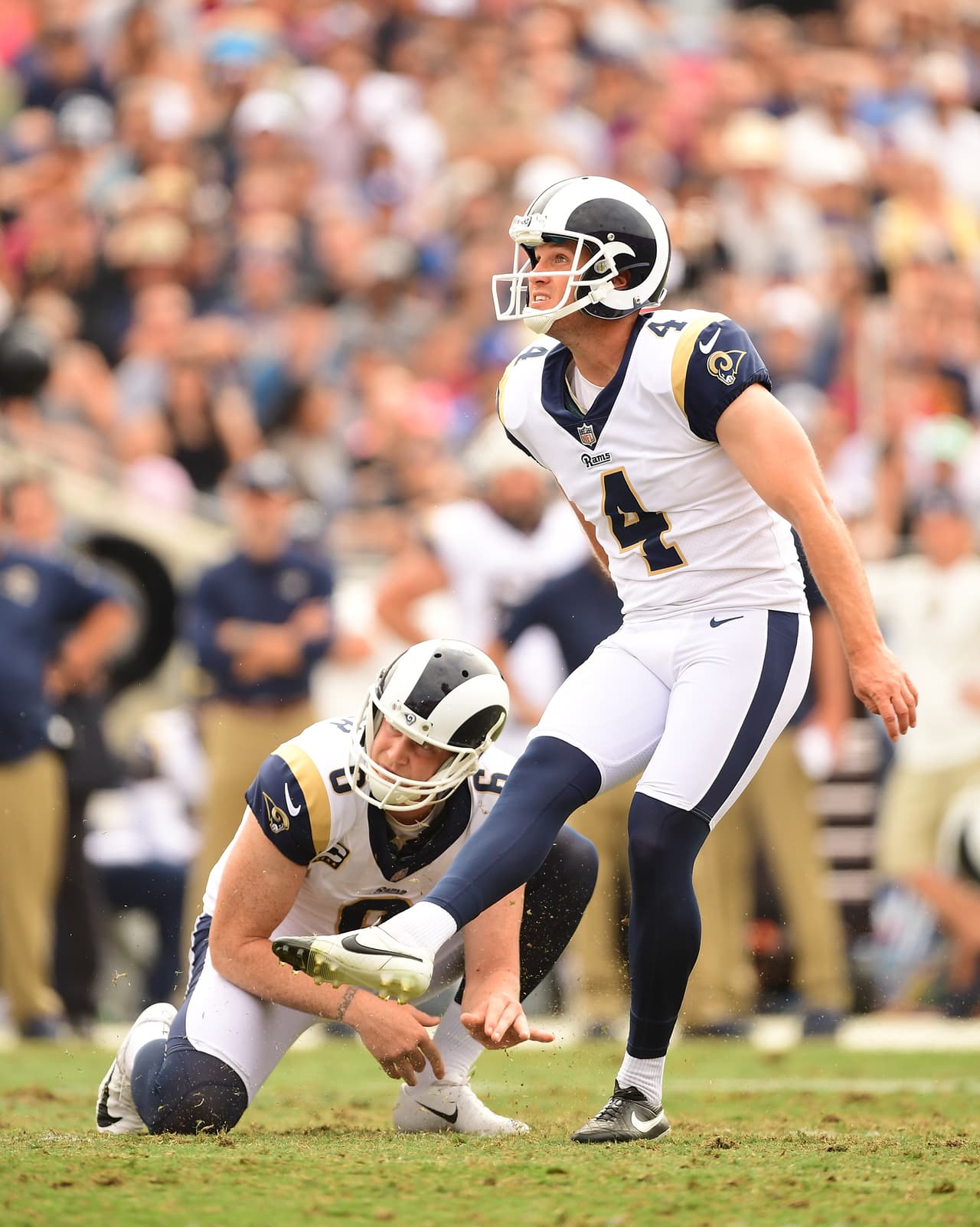 Greg Zuerlein, pateador de los Rams, se quedó a un gol de campo de igualar el récord de la NFL. Concretó 7 goles de campo y 2 puntos estras para sumar 23 de los 35 puntos de su equipo.